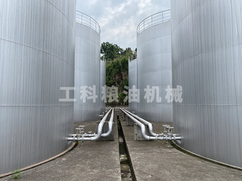 食用油油罐設備安裝現場