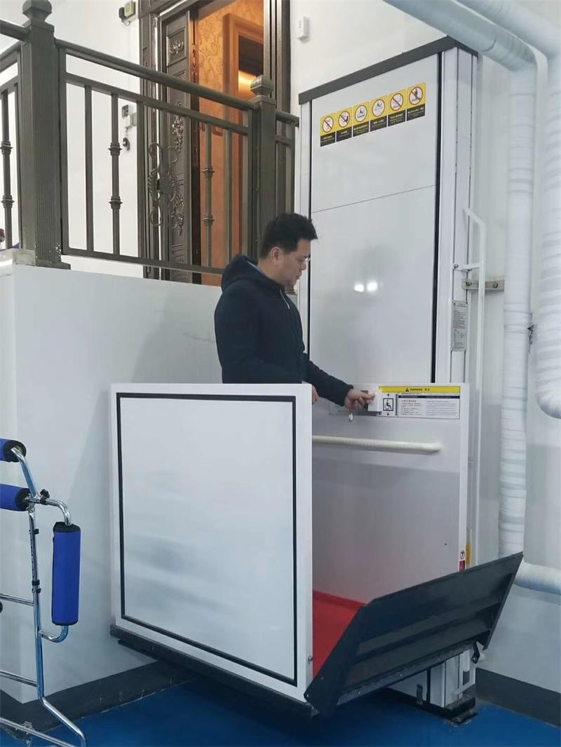 垂直式無(wú)障礙升降平臺(tái)